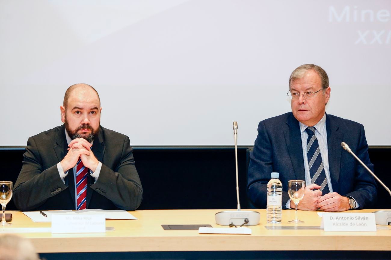 El alcalde de León, Antonio SIlván; el presidente de la DIputación, Juan Martínez Majo y el director general de Energía y Minas de la Junta, Ricardo González Mantero, entre otras autoridades, asisten a la jornada 'Gobernanza y políticas en las regiones europeas de los sectores minero y metalúrgico', organizada por la Fundación Icamcyl (Centro Internacional de Materiales Avanzados y Materias Primas de Castilla y León)