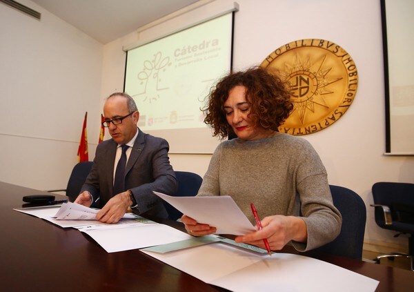 Fotos: Presentación de la cátedra de Turismo Sostenible y Desarrollo Local de la Uned de Ponferrada