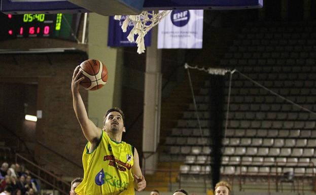 Un lance de un partido de Basket León.