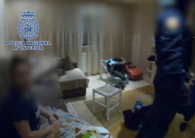 Imagen secundaria 1 - La Policía Nacional desmantela en Valladolid una red criminal dedicada al tráfico de anabolizantes y drogas. 