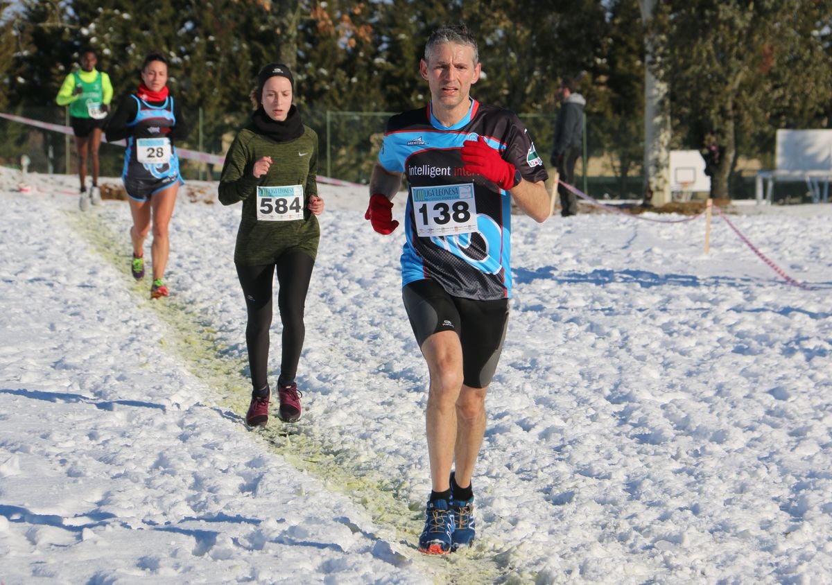 Fotos: Las imágenes del cross popular de San Miguel del Camino