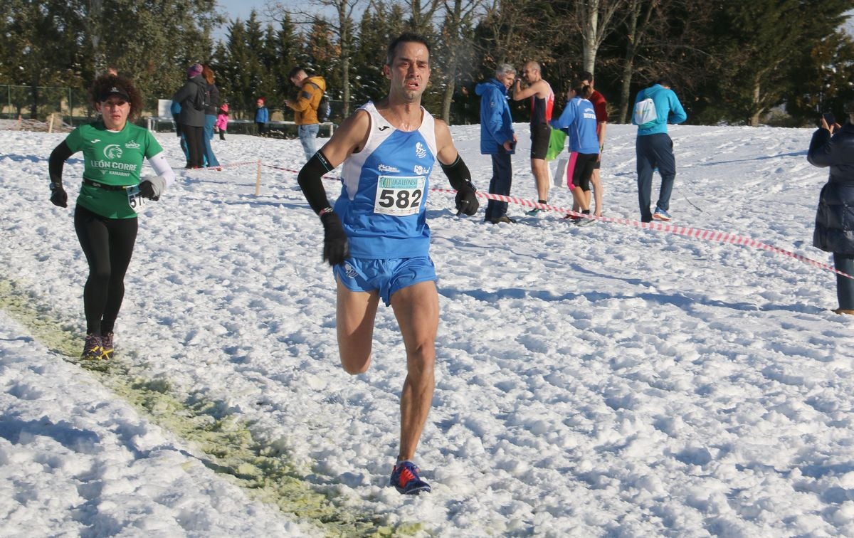 Fotos: Las imágenes del cross popular de San Miguel del Camino