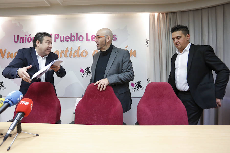 Fotos: Comparecencia de senadores de Compromís y responsables de la UPL y Ciudadanos del Reino de León