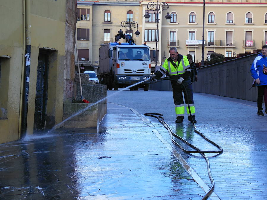 Fotos: Vuelve el tratamiento antideslizante a León