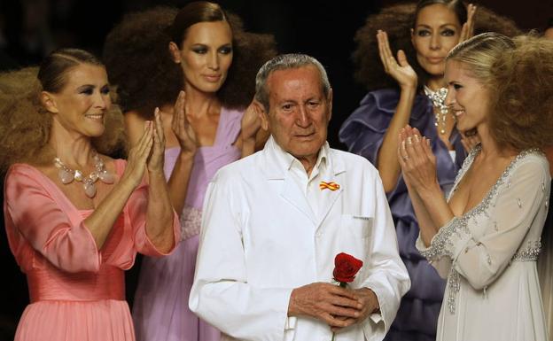Elio Berhanyer, al finalizar un desfile en Cibeles el 21 de septiembre de 2009.
