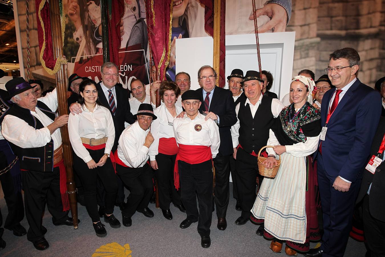 Fotos: Juan Vicente Herrera visita el stand de Castilla y Leób en Fitur