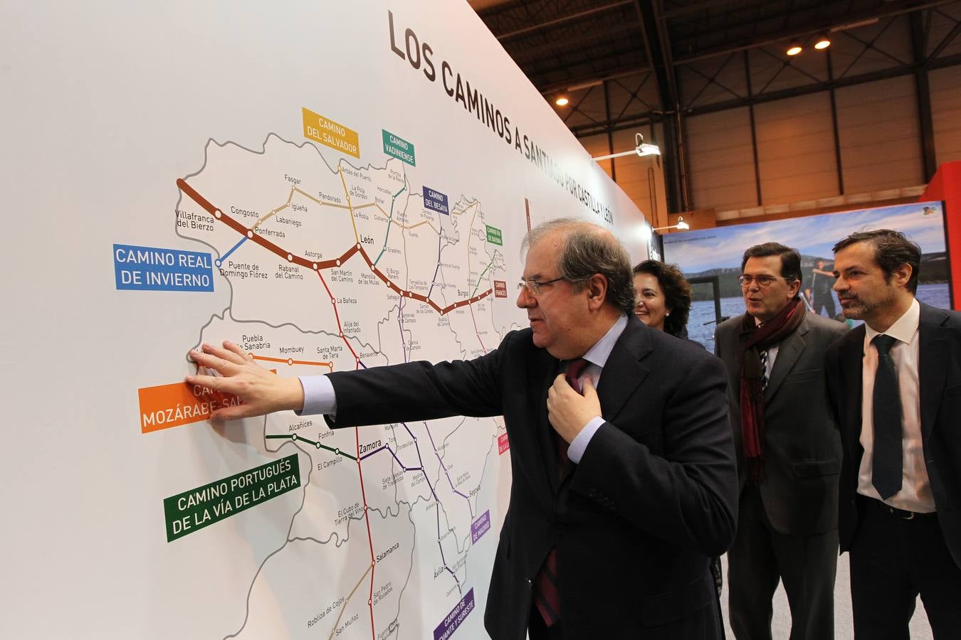 Fotos: Juan Vicente Herrera visita el stand de Castilla y Leób en Fitur