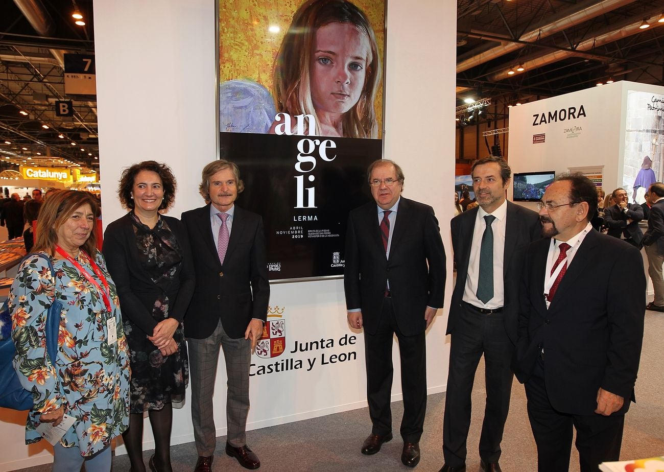 El presidente de la Junta de Castilla y León, Juan Vicente Herrera, Visita el stand de la Junta en Fitur.