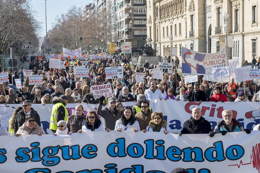 Fotos: Manifestación en Valladolid en defensa de la sanidad pública de Castilla y León