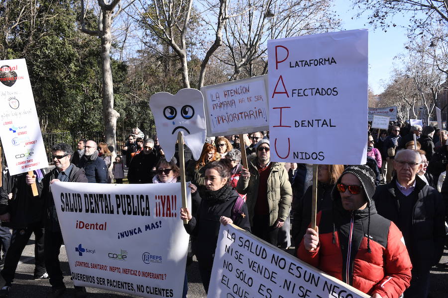 Fotos: Manifestación en Valladolid en defensa de la sanidad pública de Castilla y León