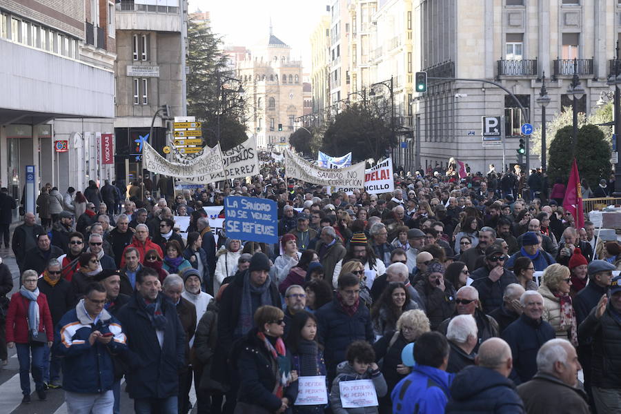 Fotos: Manifestación en Valladolid en defensa de la sanidad pública de Castilla y León