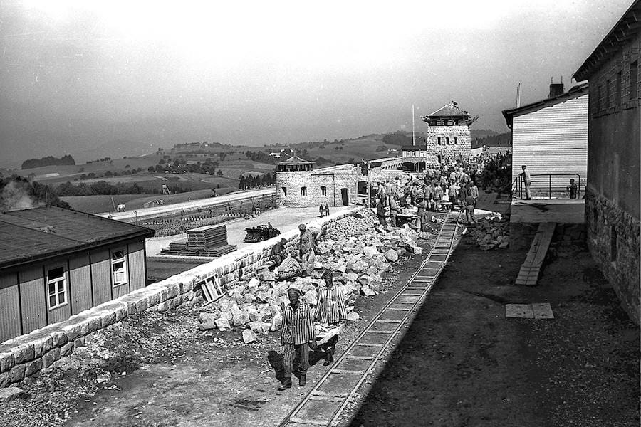 Prisioneros en el campo de Mauthausen. 