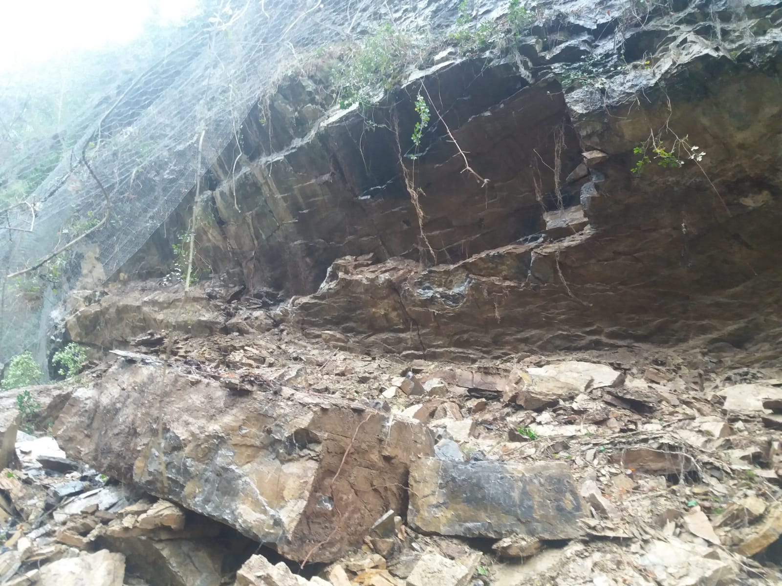 Fotos: Un argayo en Oseja de Sajambre corta la conexión con Asturias por Los Bellos