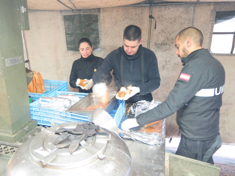 Fotos: Así es el puesto de mando de la UME