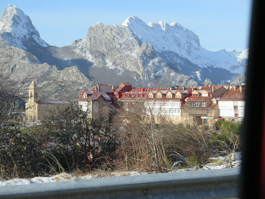 Fotos: Emergencia UME: una persona perdida en la nieve
