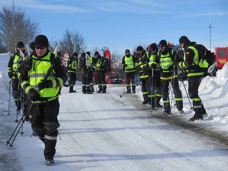 Fotos: Emergencia UME: una persona perdida en la nieve