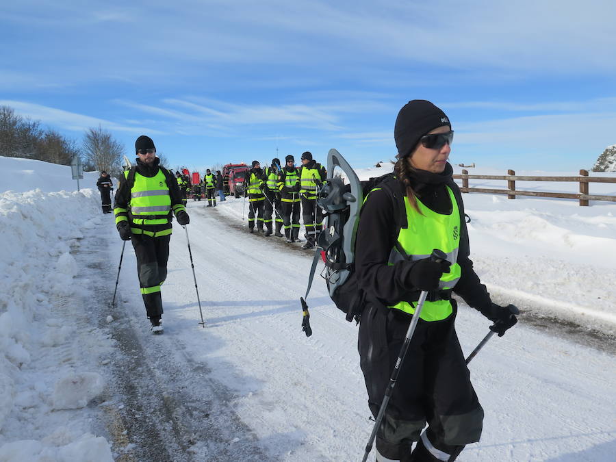 Fotos: Emergencia UME: una persona perdida en la nieve