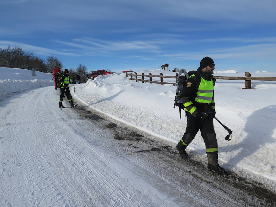 Fotos: Emergencia UME: una persona perdida en la nieve
