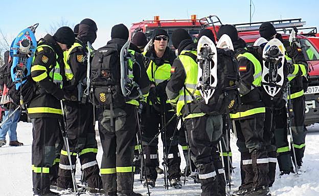 El día a día de la UME en la montaña leonesa, en imágenes