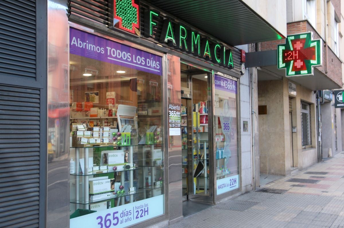 Imagen secundaria 1 - Farmacia Fiol, abierta los 365 días del año en Alcalde Miguel Castaño, 36