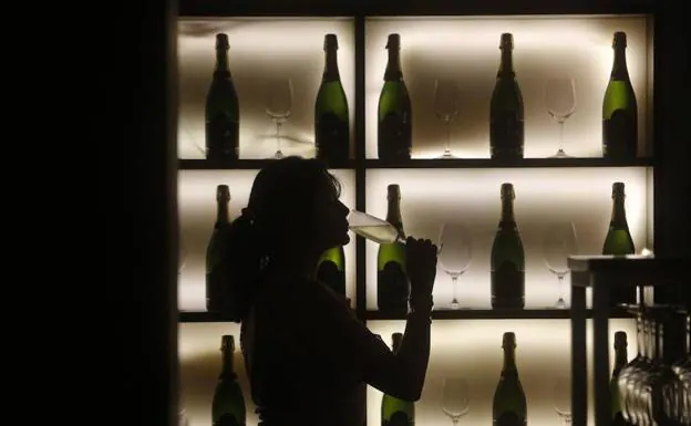  Fallecen 52 personas tras consumir alcohol adulterado en la India