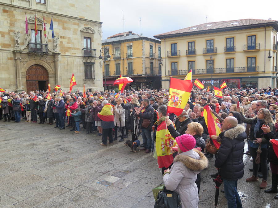 Fotos: Manifestación por la unidad de España en León