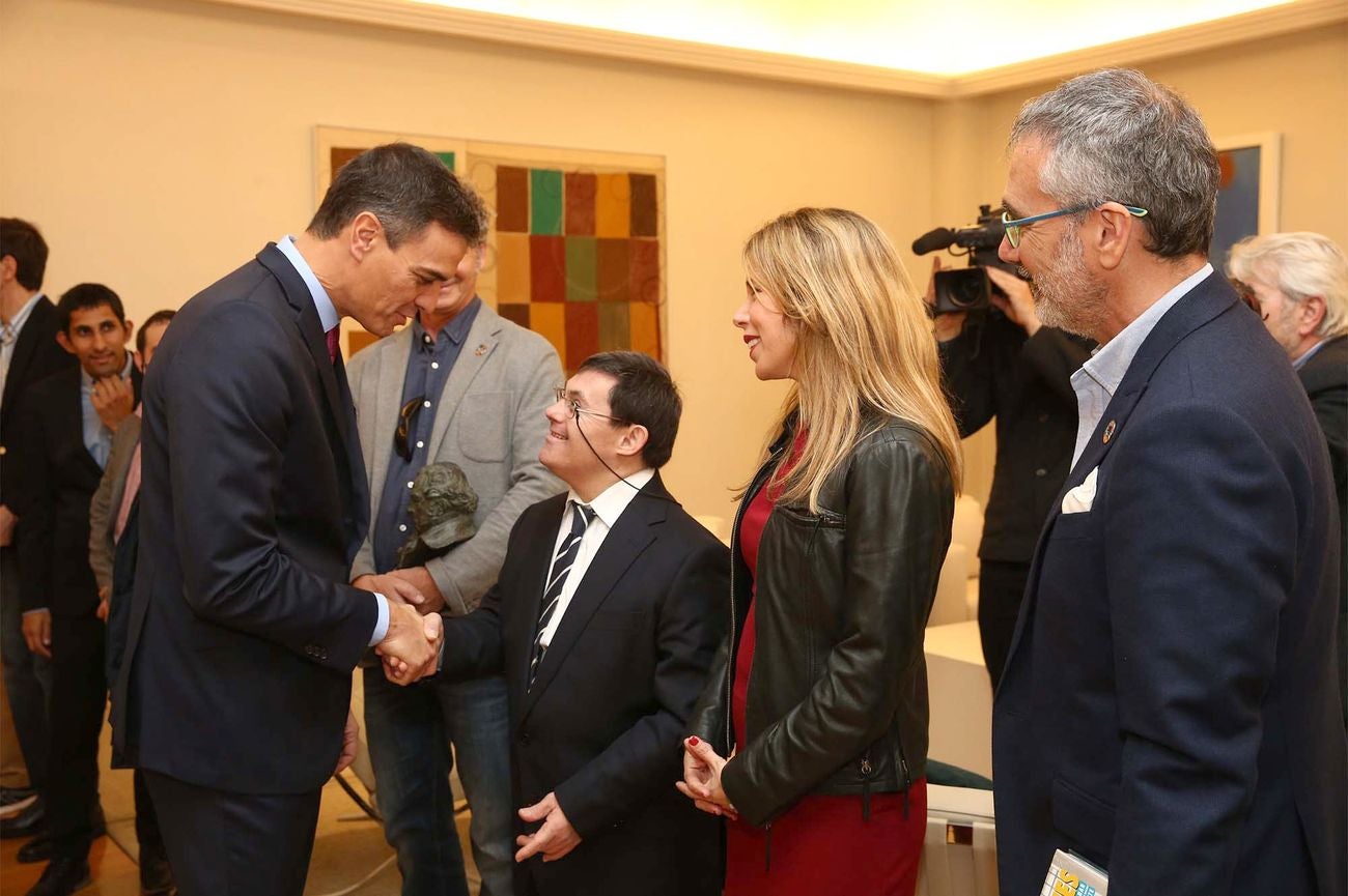 El presidente del Gobierno, Pedro Sánchez, ha recibido en la Moncloa al equipo de la película 'Campeones', ganadora del Goya a la mejor película de 2018. En la recepción ha participado el leonés Jesús Vidal, 'Goya' al 'Mejor actor revelación.