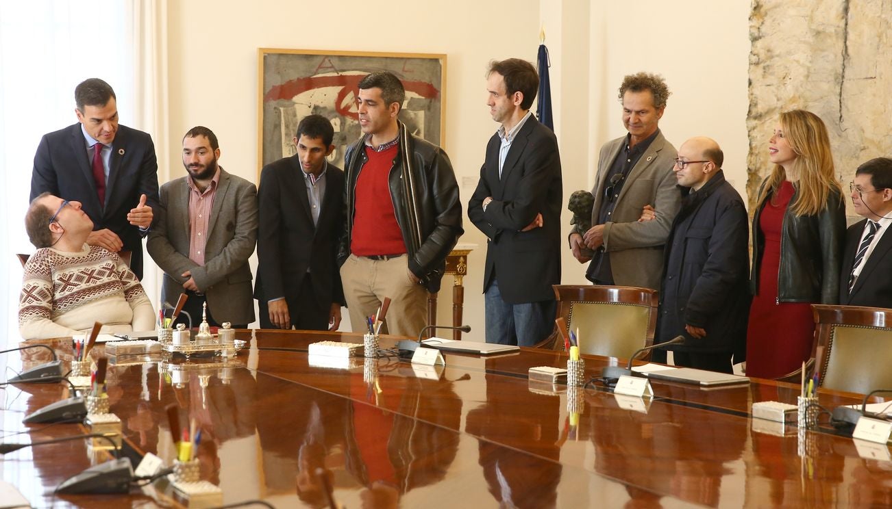 El presidente del Gobierno, Pedro Sánchez, ha recibido en la Moncloa al equipo de la película 'Campeones', ganadora del Goya a la mejor película de 2018. En la recepción ha participado el leonés Jesús Vidal, 'Goya' al 'Mejor actor revelación.