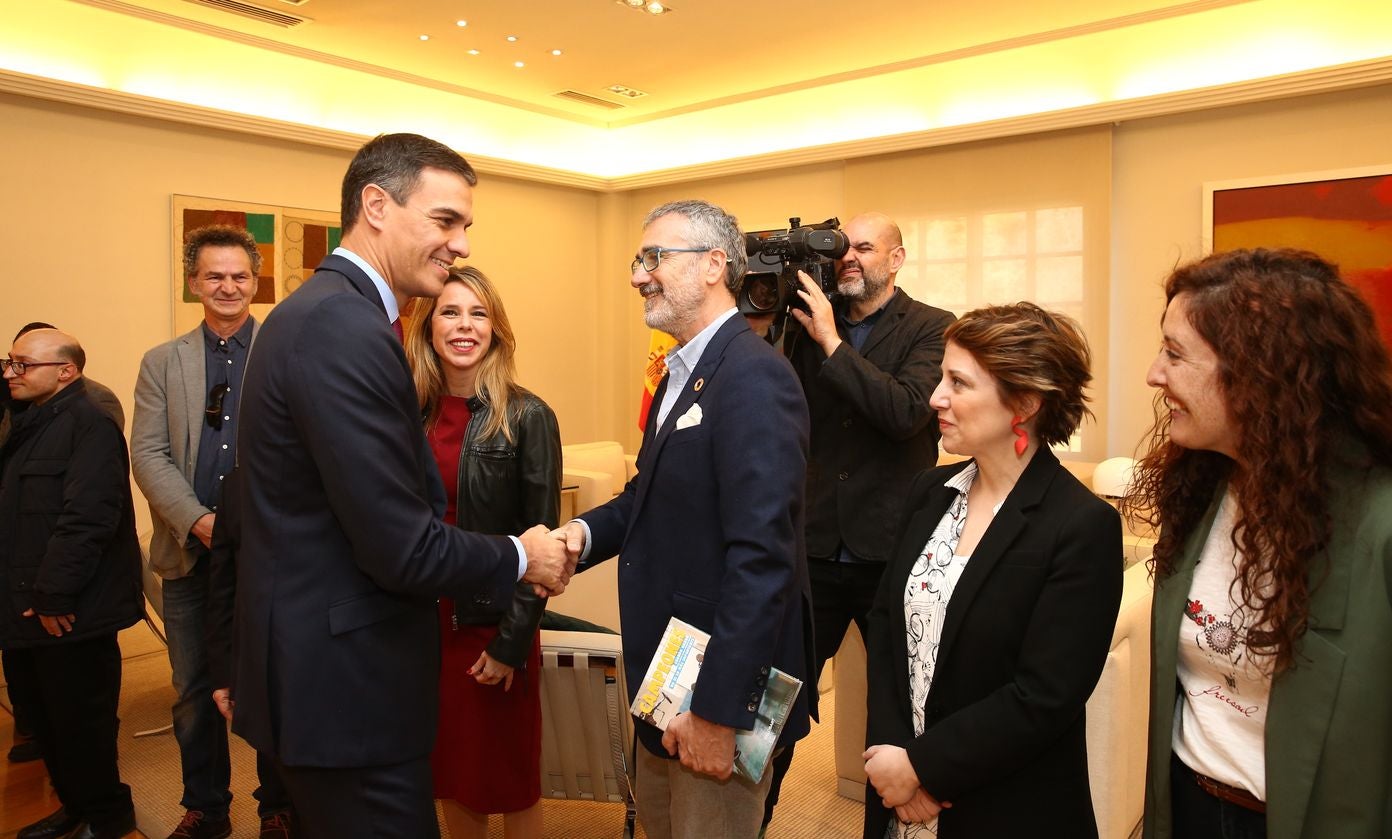 El presidente del Gobierno, Pedro Sánchez, ha recibido en la Moncloa al equipo de la película 'Campeones', ganadora del Goya a la mejor película de 2018. En la recepción ha participado el leonés Jesús Vidal, 'Goya' al 'Mejor actor revelación.