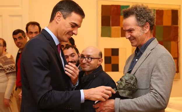 Pedro Sánchez recibe al equipo de la película 'Campeones'. 