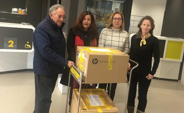 Entrega de los equipos donados por Correos al Banco de Alimentos del Sil en Ponferrada.