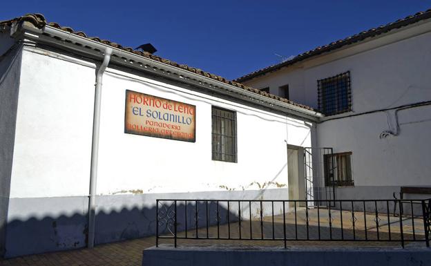 Exterior de la panadería de Huerta del Marquesado.