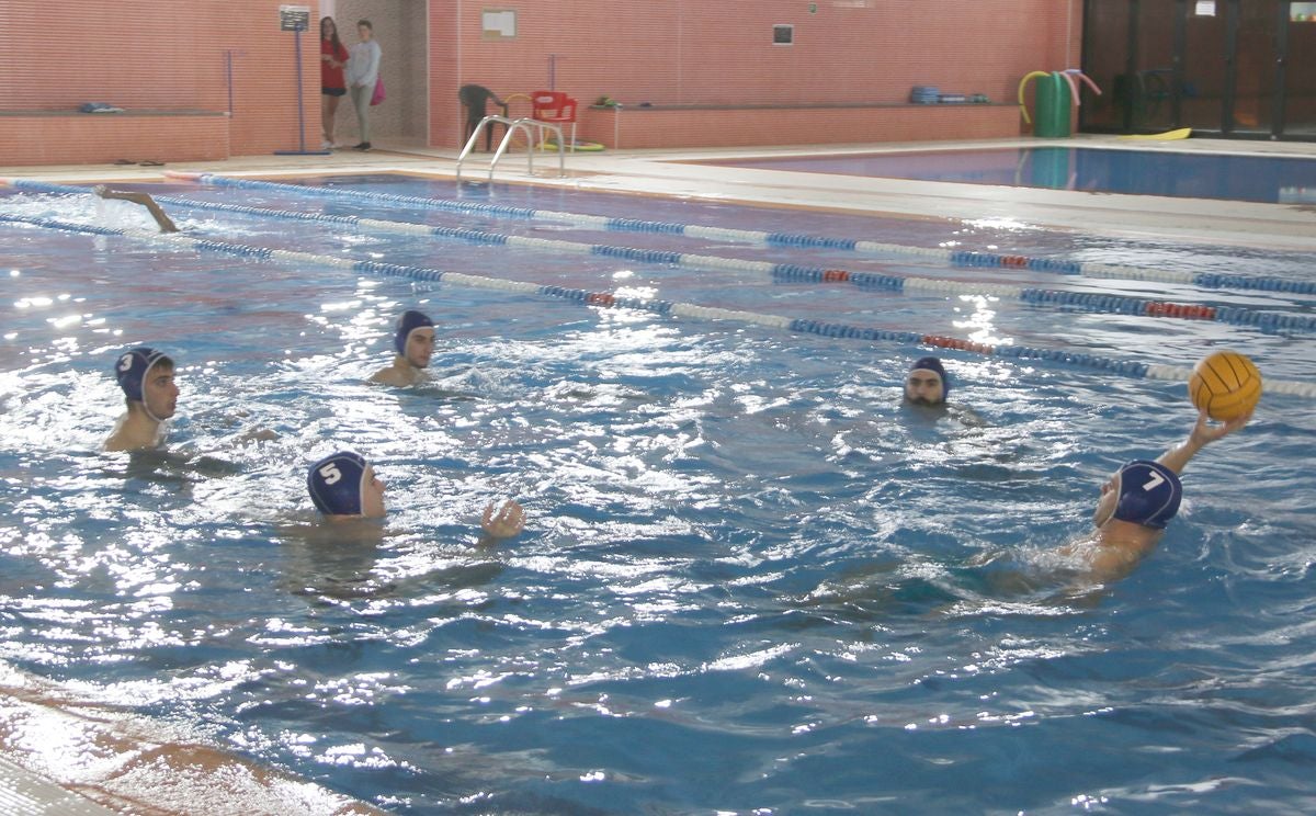 Fotos: El primer equipo de waterpolo de León