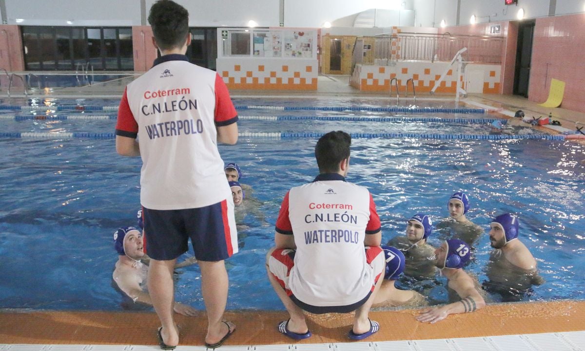 Fotos: El primer equipo de waterpolo de León