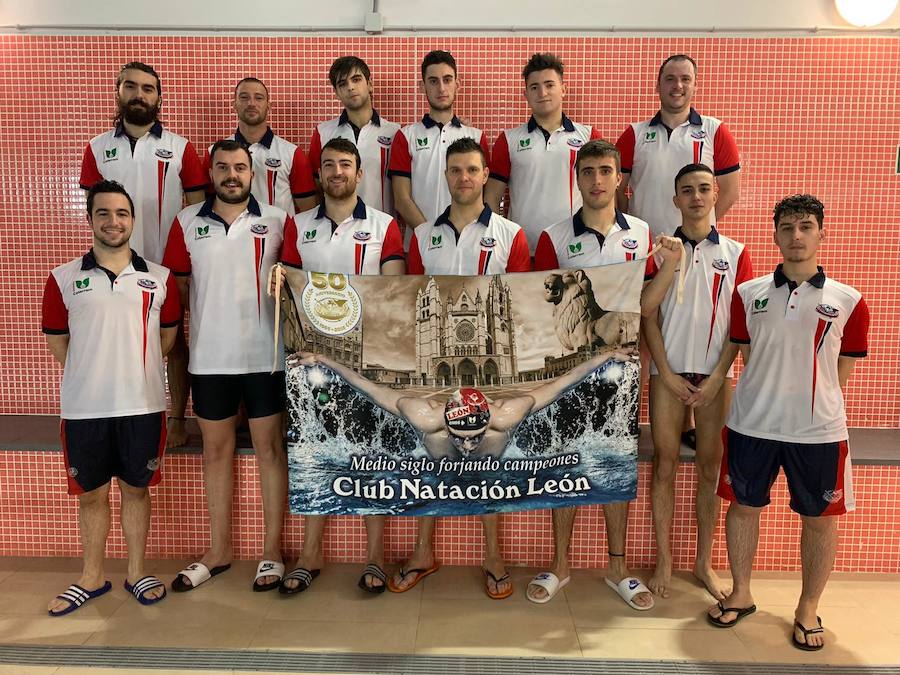 Fotos: El primer equipo de waterpolo de León