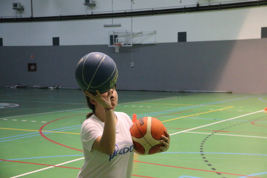 Fotos: Las &#039;campeonas&#039; del equipo de baloncesto de Asprona