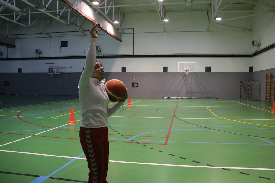 Fotos: Las &#039;campeonas&#039; del equipo de baloncesto de Asprona