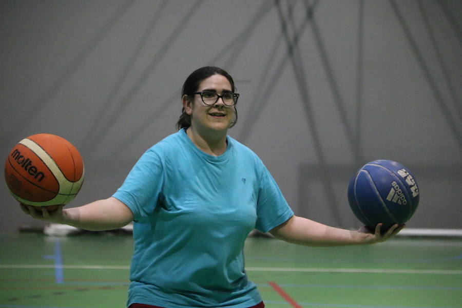 Fotos: Las &#039;campeonas&#039; del equipo de baloncesto de Asprona