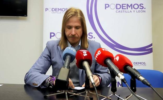 El secretario general de Podemos Castilla y Léon, Pablo Fernández, ofrece una rueda de prensa para hablar del voto rogado.