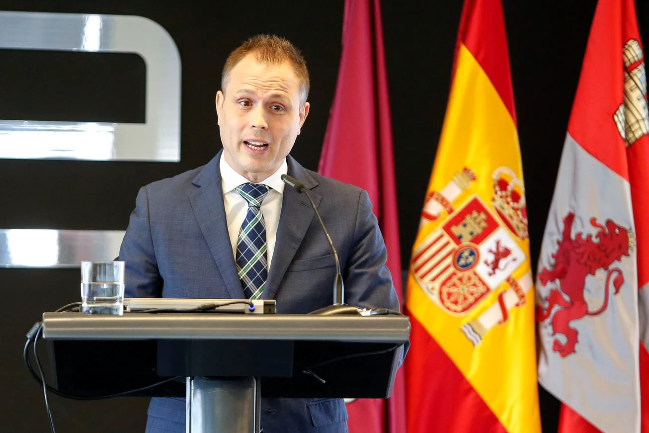 El presidente de la Junta de Castilla y León, Juan Vicente Herrera, clausura la Jornada de presentación del Cybersecurity Innovation Hub en León. Junto a él, el director general del Incibe, Alberto Hernández