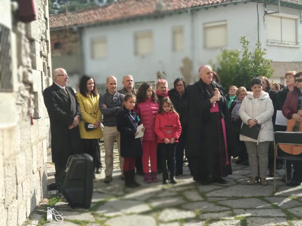 Fotos: Homenaje póstumo a don Florentino, párroco de Ciñera