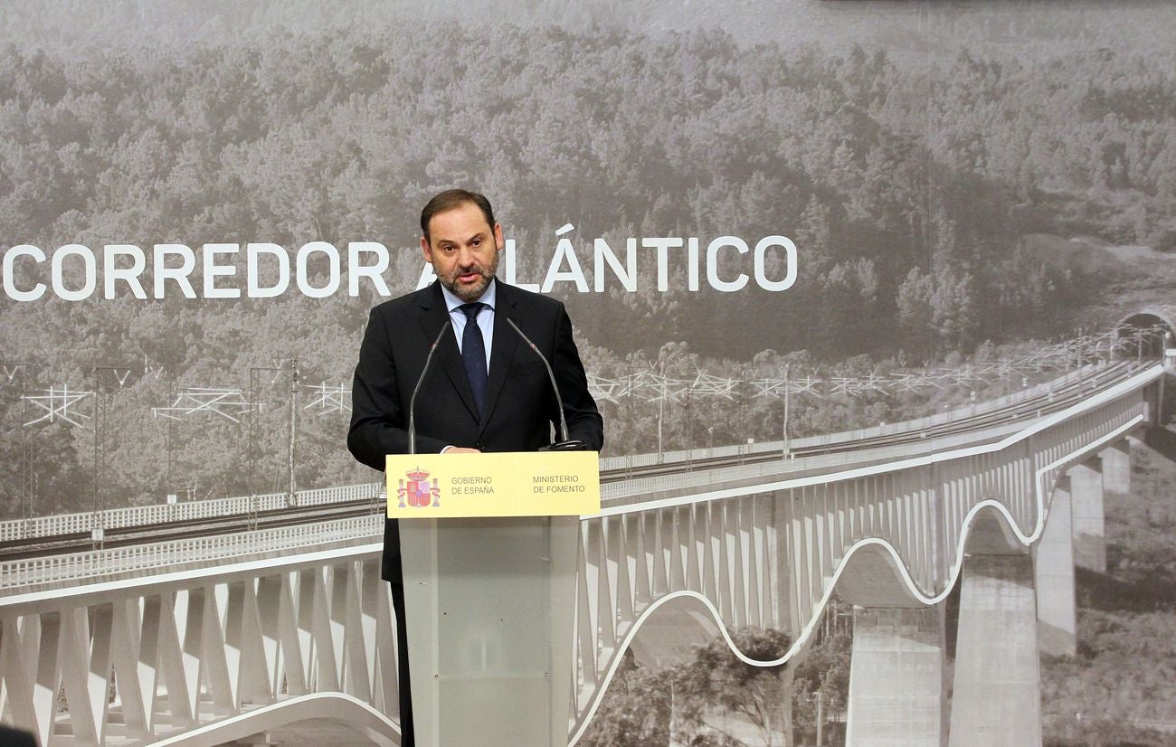 El consejero de Fomento de Castilla y León, Juan Carlos Suárez-Quiñones acude al acto de presentación del Corredor Atlántico que preside el ministro de Fomento José Luis Ábalos.