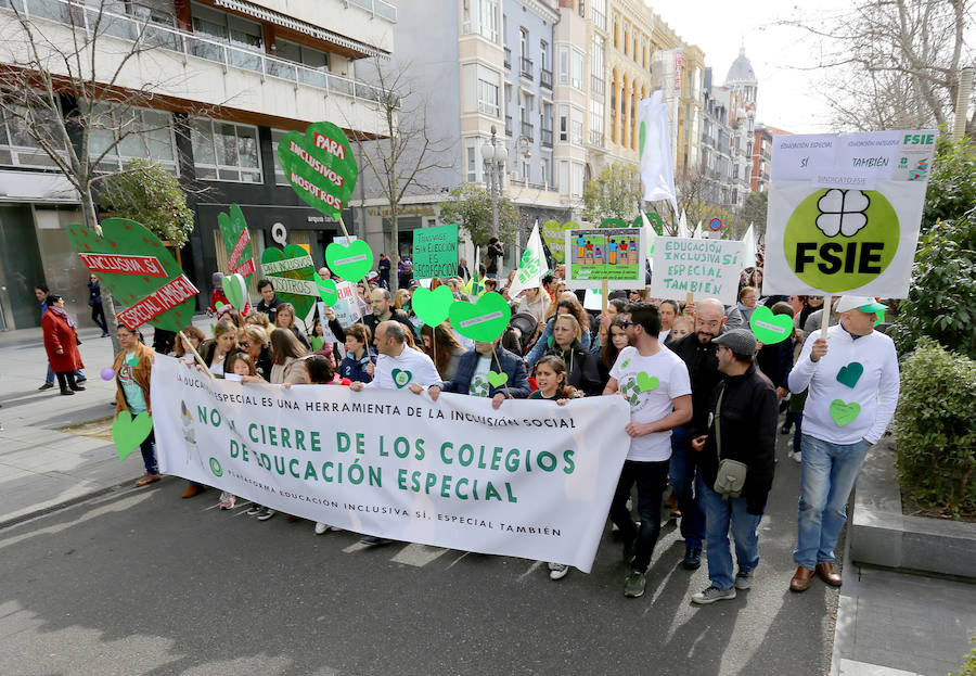 Fotos: Manifestación &#039;No al cierre de colegios de educación especial&#039;