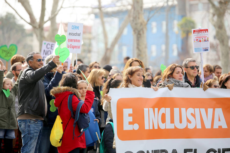 Fotos: Manifestación &#039;No al cierre de colegios de educación especial&#039;