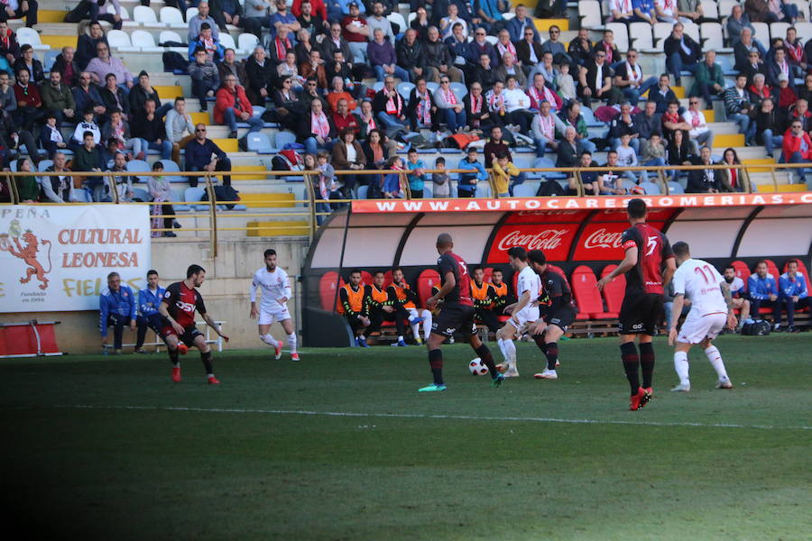 El equipo leonés se deshace con facilidad del Unión Adarve gracias a los goles de Saúl, Aridane y Yeray | Los hombres de Aira logran completar uno de sus mejores partidos y dejan la portería a cero, dando una alegría completa a su afición