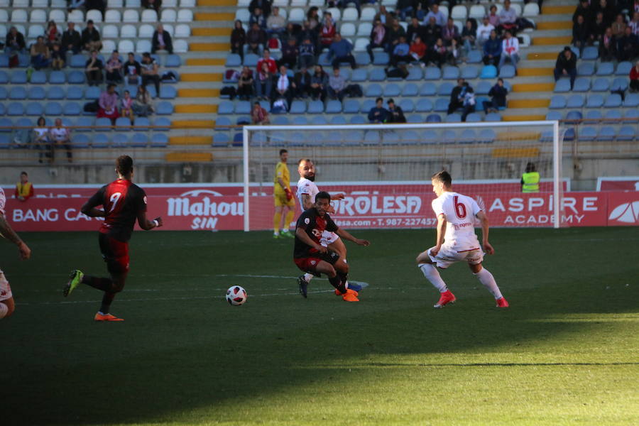 El equipo leonés se deshace con facilidad del Unión Adarve gracias a los goles de Saúl, Aridane y Yeray | Los hombres de Aira logran completar uno de sus mejores partidos y dejan la portería a cero, dando una alegría completa a su afición