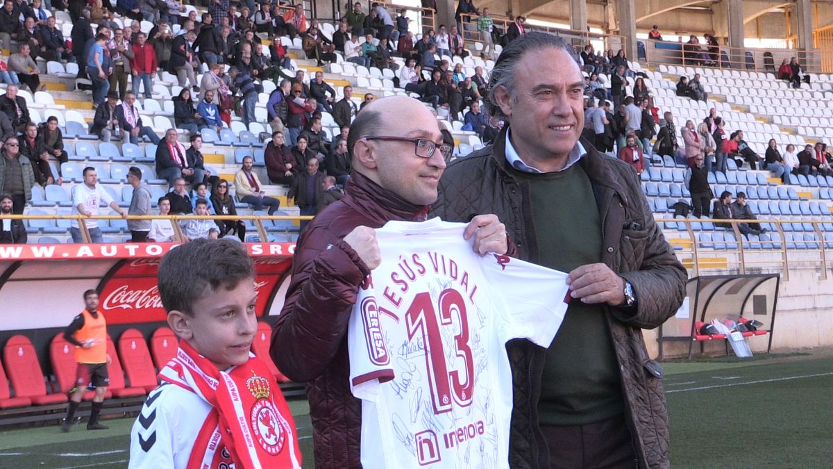 El equipo leonés se deshace con facilidad del Unión Adarve gracias a los goles de Saúl, Aridane y Yeray | Los hombres de Aira logran completar uno de sus mejores partidos y dejan la portería a cero, dando una alegría completa a su afición