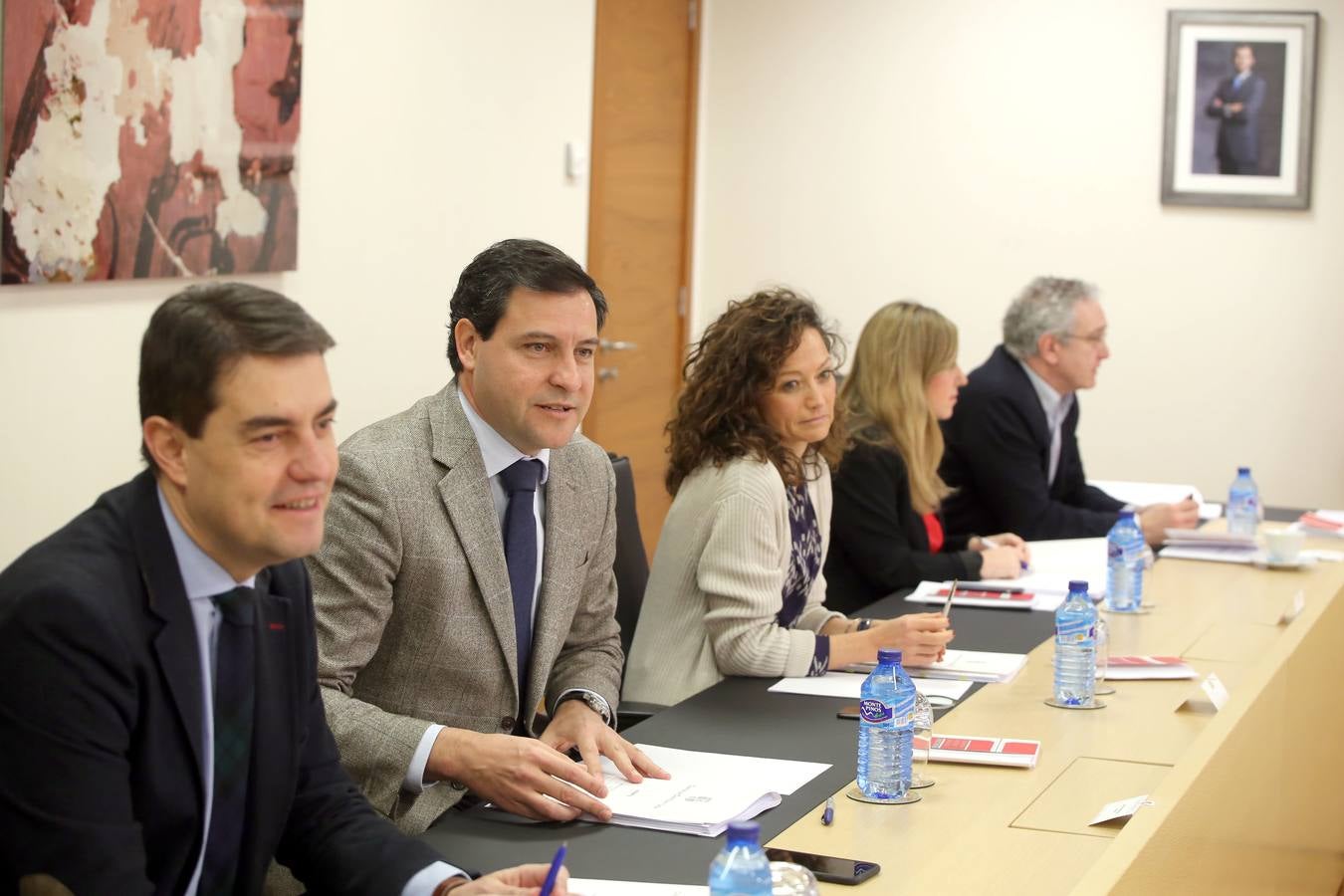 Ángel Ibáñez, primero por la izquierda, durante una Junta de Portavoces de las Cortes.