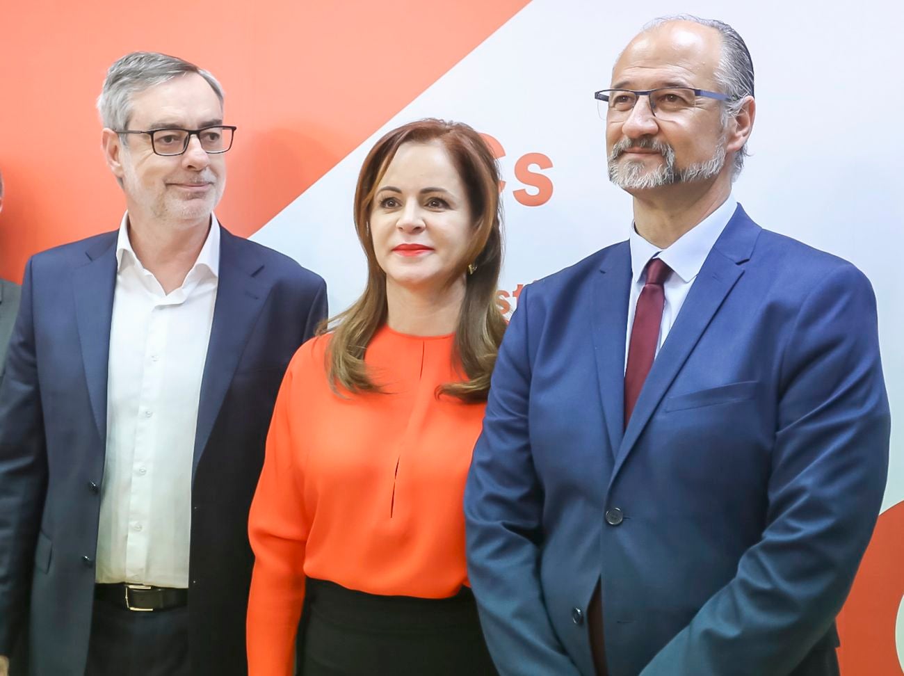 El secretario general de Ciudadanos, José Manuel Villegas, acompañado por Silvia Clemente, ofrece una rueda de prensa en la sede de Cs Castilla y León