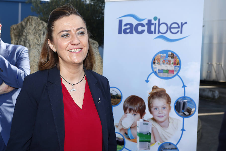 Fotos: El ministro de Agricultura visita la planta de Lactiber